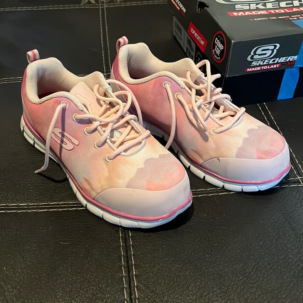 Women’s Skechers comp toe shoes NEW